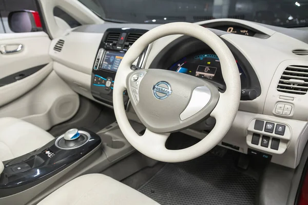 Novosibirsk Rusia Diciembre 2021 Nissan Leaf Auto Interior Volante Con — Foto de Stock