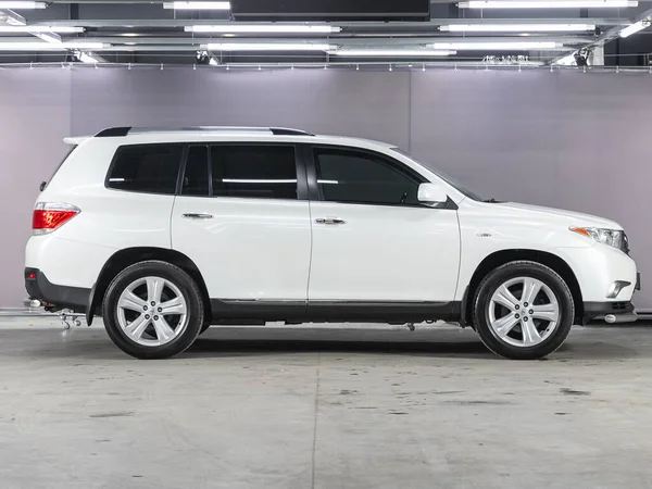 Novosibirsk Russia December 2021 White Toyota Highlander Side View Popular — Fotografia de Stock