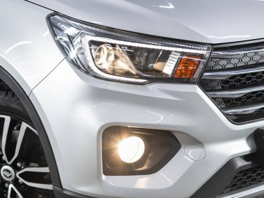 Novosibirsk, Rusya - 24 Kasım 2021: Lifan, modern bir arabanın Parlayan Işığı