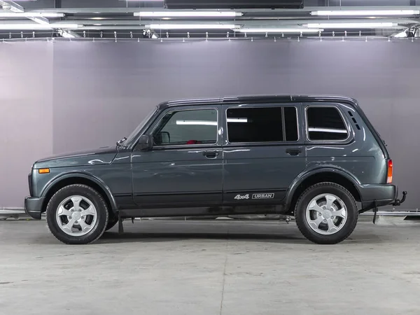 Novosibirsk Russia December 2021 Lada Niva Side View 灰色越野车停在停车场上 — 图库照片