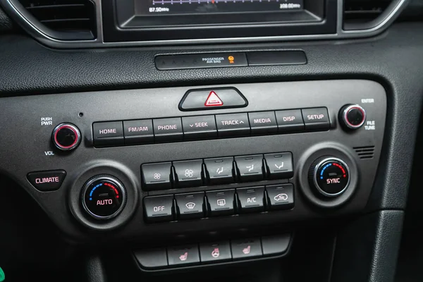 2021年12月9日 Kia Sportage Close Instrument Car Panel Climat Control View — 图库照片