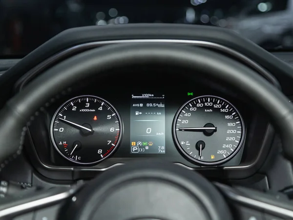 2021年12月1日 Subaru Outback Car Dashboard Modern Car Controlled Panel Speed — 图库照片