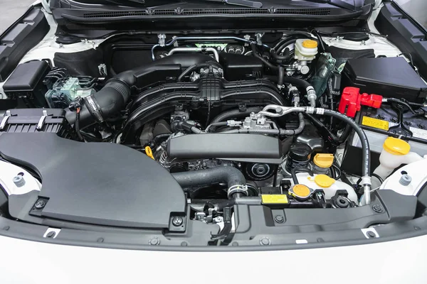 Novosibirsk Rusya Aralık 2021 Subaru Outback Temiz Bir Motor Bloğunu — Stok fotoğraf