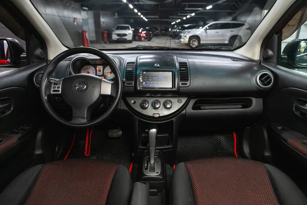 Novosibirsk Rusia Enero 2022 Nissan Note Volante Palanca Cambios Tablero —  Fotos de Stock