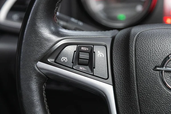 Novosibirsk Ρωσία Ιανουαρίου 2022 Opel Astra Τιμόνι Κουμπιά Τηλεφωνικού Ελέγχου — Φωτογραφία Αρχείου
