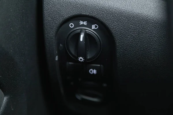2021年11月18日 格兰塔 Lada Granta 汽车面板前灯按钮黑色特写 无商标 — 图库照片