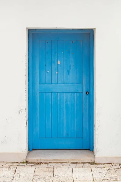 Traditionelle Weiße Griechische Hausfassade Mit Blauer Tür — Stockfoto