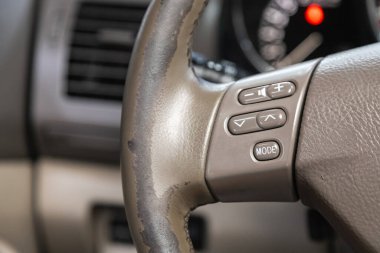 Novosibirsk, Rusya - 11 Ocak 2022: Lexus RX, ses kontrolü olan modern bir aracın içi