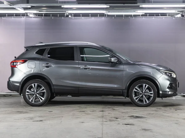 러시아 노보시비르스크 2022 Nissan Qashqai Side View 일본에서 노보시비르스크에 주차장에서 — 스톡 사진