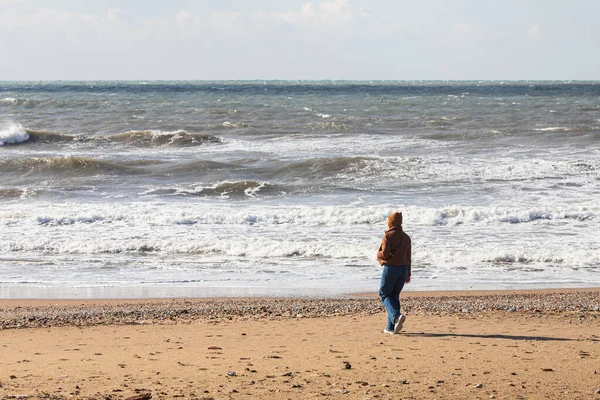 Woman Walks Beach Looks Restless Deep Sea Feeling Calm Cool — Stock Photo, Image