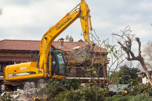 Kenar Türkiye Ocak 2022 Kazıcı Eski Binayı Yıkıyor Beton Sert — Stok fotoğraf
