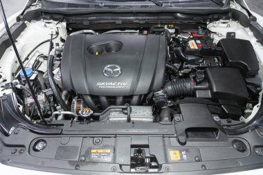 Novosibirsk, Rusya - 01 Aralık 2021: Mazda 6, yeni araba girişinin ayrıntılarını kapat