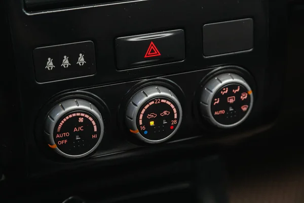 2021年12月1日 俄罗斯Novosibirsk Nissan Trail Buttons Turning Car Air Conditioning Climate — 图库照片