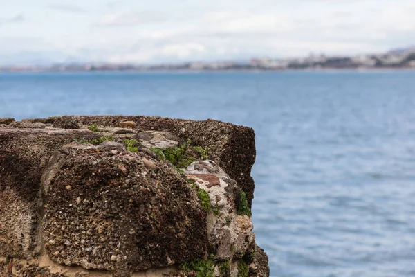 Large Stone Cliff Beautiful Texture Background Sea Sunset Evening Landscape — Stock Photo, Image