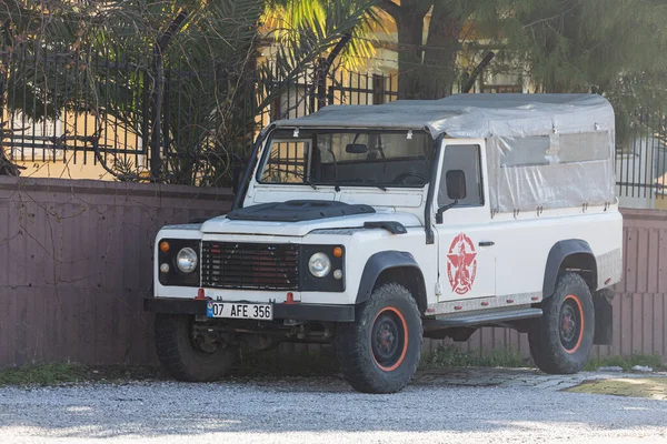 Side Türkei Januar 2022 Ein Weißer Land Rover Defender Steht — Stockfoto