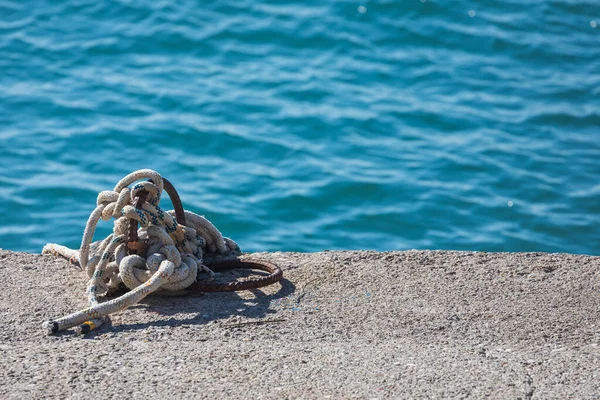 Cordón Cerca Para Atar Barcos Yates Fondo Del Muelle Mar — Foto de Stock