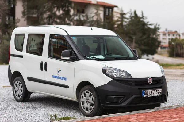 Side Turquia Janeiro 2022 Fiat Doblo Branco Está Estacionado Rua — Fotografia de Stock