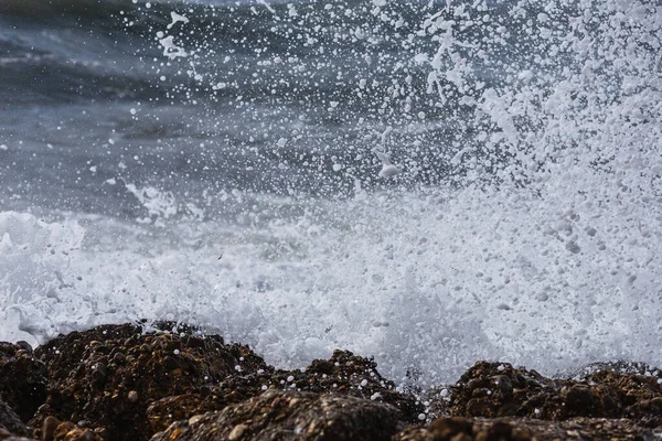 Blauwe Mooie Golven Witte Kuif Van Een Zeegolf Selectieve Focus — Stockfoto