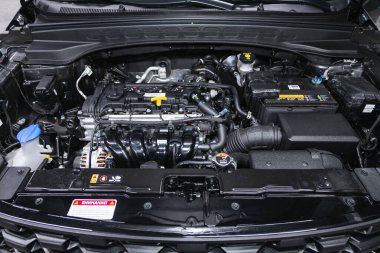 Novosibirsk, Rusya - 10 Ocak 2022: Hyundai Creta, Otomobil Motoru. İçten yanmalı motor, araba parçaları, ayreylin
