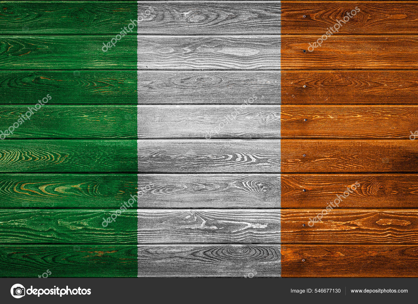 Государственный Флаг Ирландии Расписан Досках Прибитых Гвоздём.