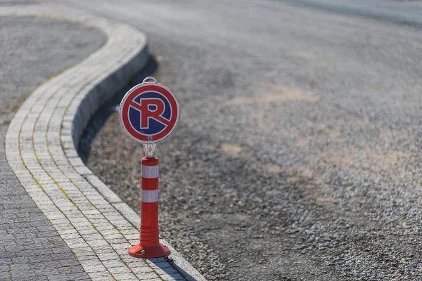 Közelkép Nincs Parkoló Tábla Kúp Aszfalton Háttér — Stock Fotó