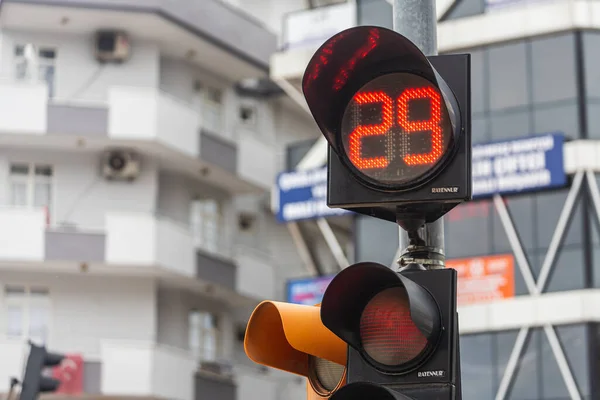 Φώτα Κυκλοφορίας Πάνω Από Την Αστική Διασταύρωση Κόκκινο Φως — Φωτογραφία Αρχείου