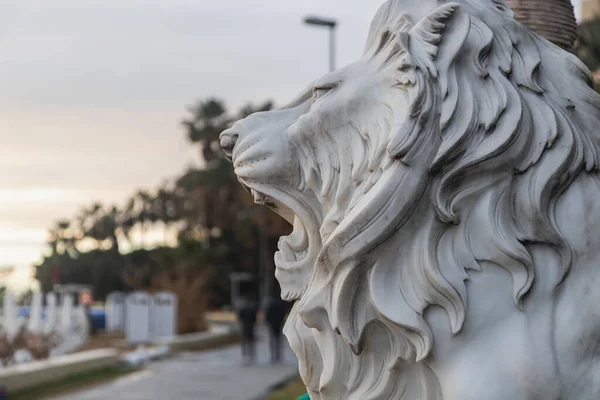 Gips Skulptur Eines Löwen Großaufnahme Mit Offenem Maul Und Einschüchternden — Stockfoto