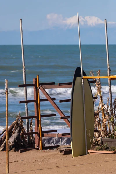 Surfbrett Strand Hintergrund Reiseabenteuersport Und Sommerferienkonzept — Stockfoto