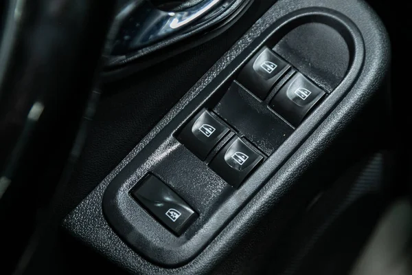 노보시비르스크 러시아 2022 Renault Duster Car Door Armrest Window Control — 스톡 사진