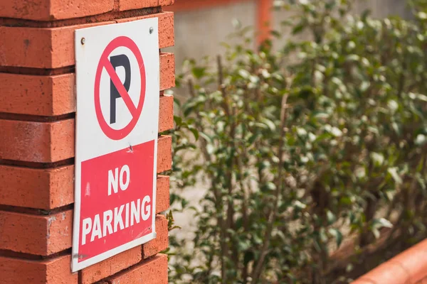 Közelkép Nincs Parkolási Felirat Város Hátterén — Stock Fotó