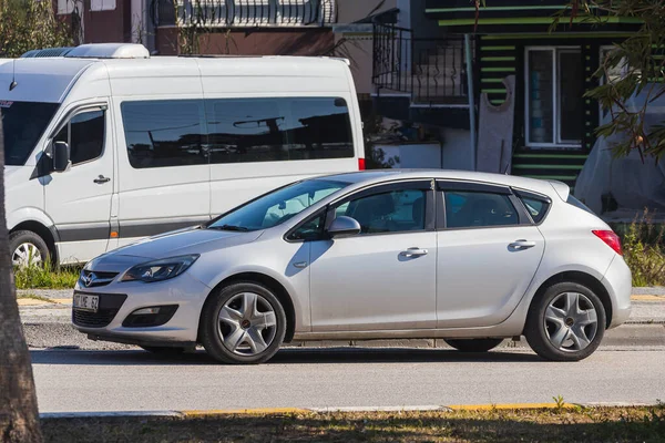 Side Turquia Janeiro 2022 Prata Opel Astra Está Estacionado Rua — Fotografia de Stock