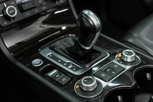 Novosibirsk Russia February 2022 Volkswagen Toureg Automatic Transmission Lever Shift — 图库照片