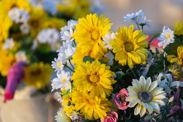 Close Beautiful Bouquets White Orange Flowers Daisies Chrysanthemums — Stock Photo, Image