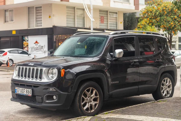 Côté Turquie Février 2022 Jeep Renegade Noire Gare Dans Rue — Photo