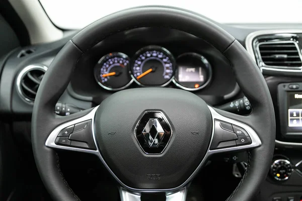 러시아 노보시비르스크 2022 Renault Sandero 조종석 오두막집 속도계 차압계 — 스톡 사진