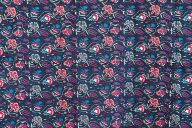 Yakın plan Türk halısı, doğudaki desenlerin ayrıntıları