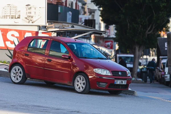 Lado Turquia Fevereiro 2022 Vermelho Zastava Está Dirigindo Rápido Rua — Fotografia de Stock