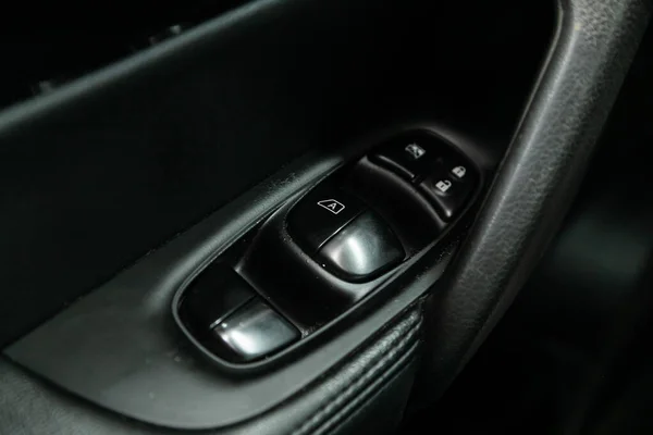 러시아의 노보시비르스크 2022 Nissan Qashqai Car Door Armrest Window Control — 스톡 사진