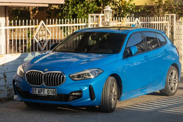 Side Turkey Febrero 2022 Bmw Series Azul Está Estacionado Calle —  Fotos de Stock