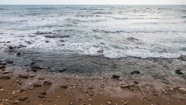 Sabah Mavi Gökyüzü Şeffaf Beyaz Bulutlar Huzursuz Derin Deniz Sakinim — Stok fotoğraf