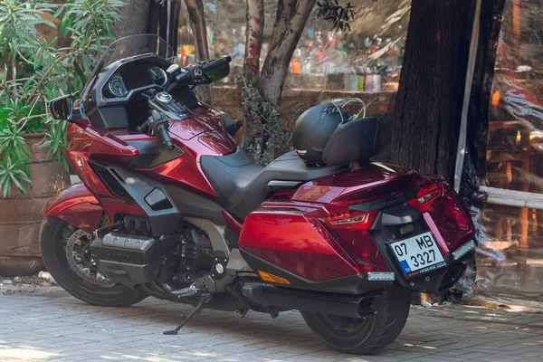 Side Turkey January 2022 Red Motorcycle Stands Parking Background Street — стоковое фото