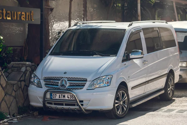 Side Turquia Fevereiro 2022 Mercedes Benz Vito Prateado Está Estacionado — Fotografia de Stock