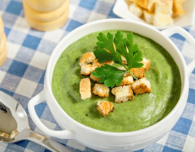 kurutulmuş kabuklar ile krem çorba