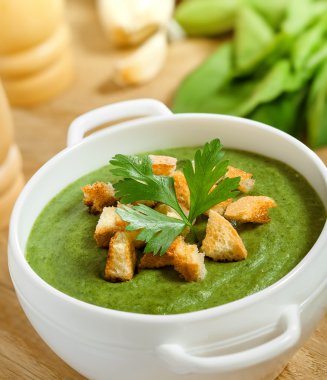 kurutulmuş kabuklar ile krem çorba