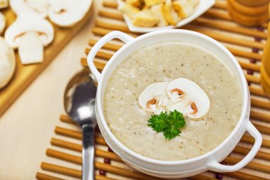 Mantar kremalı çorba.