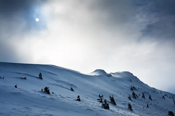 Kar dağ tepe — Stok fotoğraf