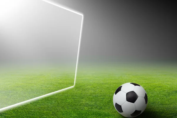 Bola de futebol, gol, holofotes — Fotografia de Stock