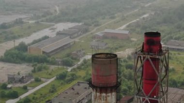 Terk edilmiş fabrika. Ucuz Değirmen. Baykal yakınlarında bir bitki. Atık bitki. Bir İHA 'dan ateş etmek. Baikalsk bitkisi.