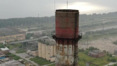 Terk edilmiş fabrika. Ucuz Değirmen. Baykal yakınlarında bir bitki. Atık bitki. Bir İHA 'dan ateş etmek. Baikalsk bitkisi.