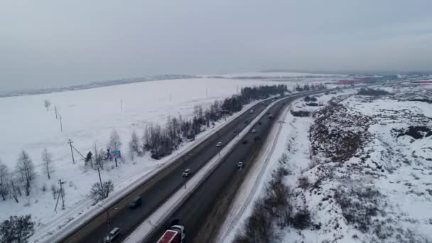 看不见的路 西伯利亚联邦高速公路汽车桥 联邦高速公路上的高架桥 从无人机上射击 从上面看 — 图库视频影像